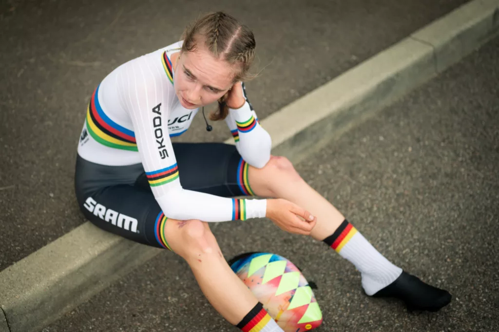 Antonia Niedermaier wins the opening stage of the Tour de l'Avenir