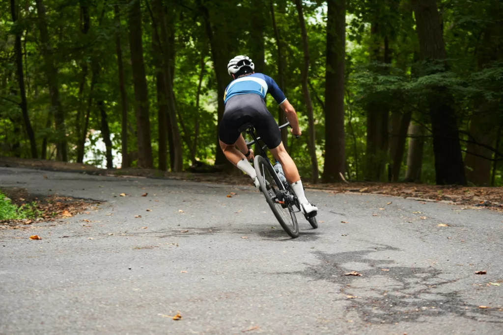 how-to-descend-road-bike-tips