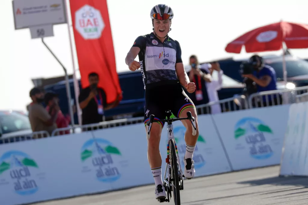 Lotte Kopecky Conquers Jebel Hafeet to Seize Lead in UAE Tour