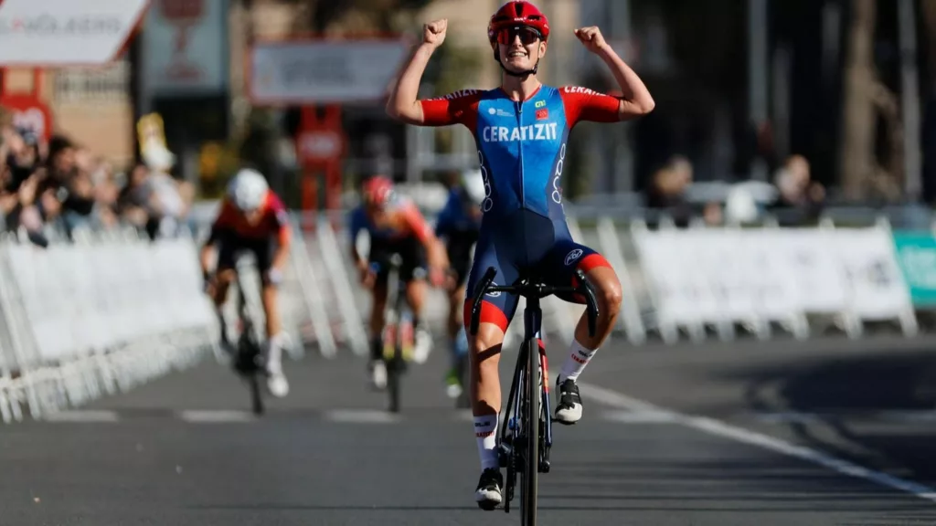 Kerbaol’s Break Leads to Victory at Vuelta CV Féminas in Chaotic Finish